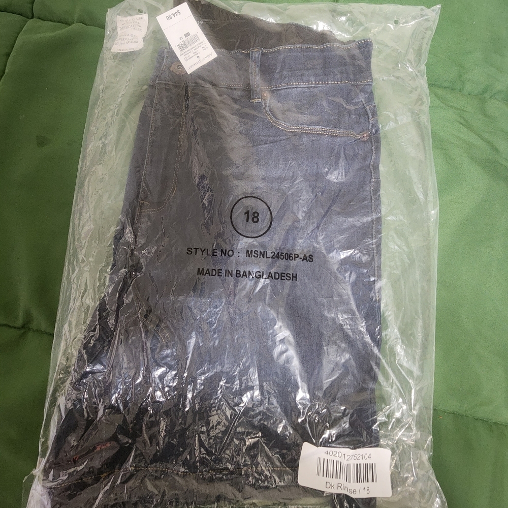 Dark rinse denim shorts